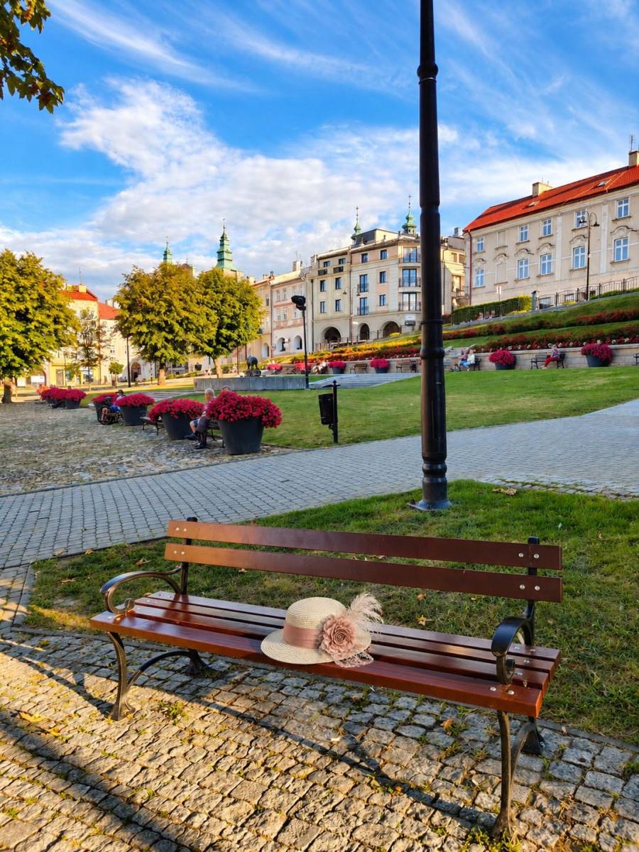 Tajemnicza dama w kapeluszu